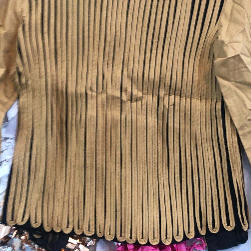 Button up - Picture 7 of 8